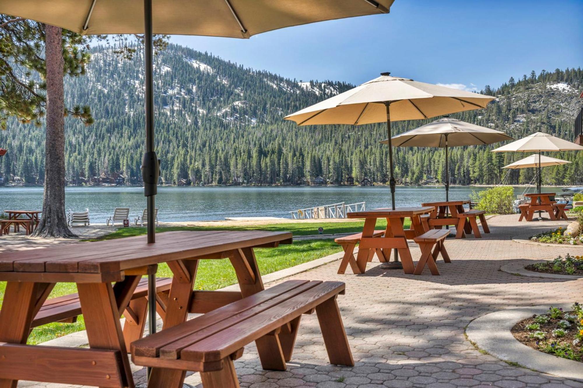 Charming Queen Deluxe W/balcony #233 At Donner Village Truckee