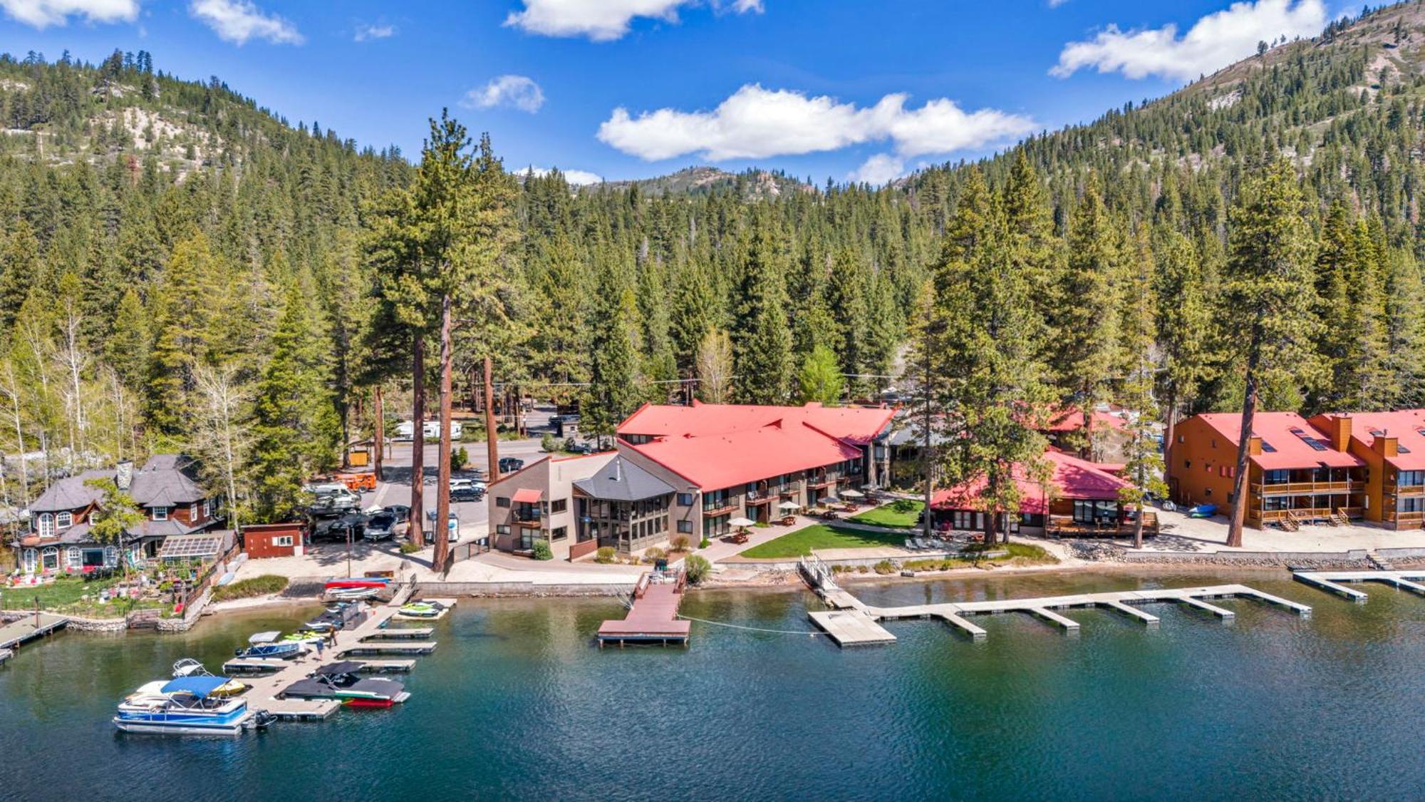 Charming Queen Deluxe W/balcony #233 At Donner Village * Truckee