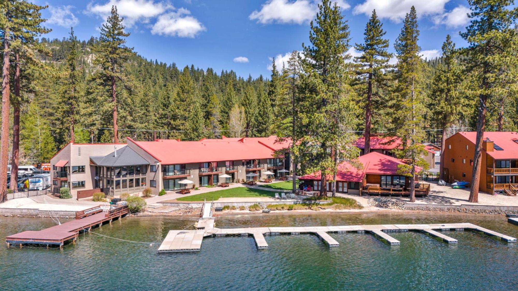 Charming Queen Deluxe W/balcony #233 At Donner Village Holiday home *